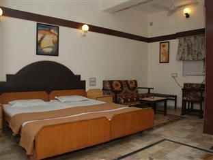 Royal Hotel Ahmedabad Exterior foto